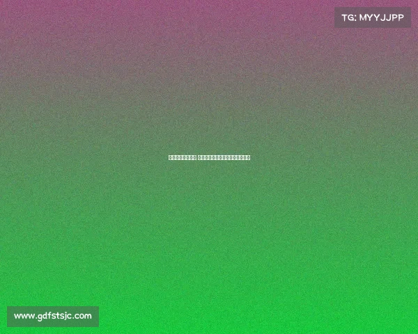 暴雨突袭比赛中断 球场瞬间化身游泳池惊现水灾奇观